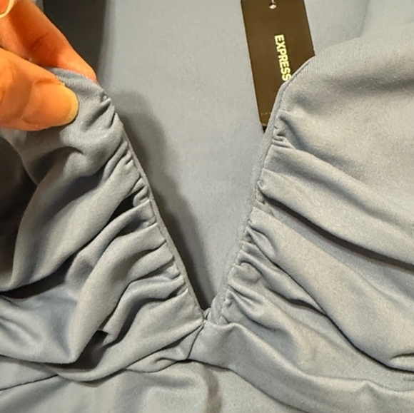 EXPRESS V NECK LONG SLEEVE RUCHED CROPPED TOP - Picture 2 of 2